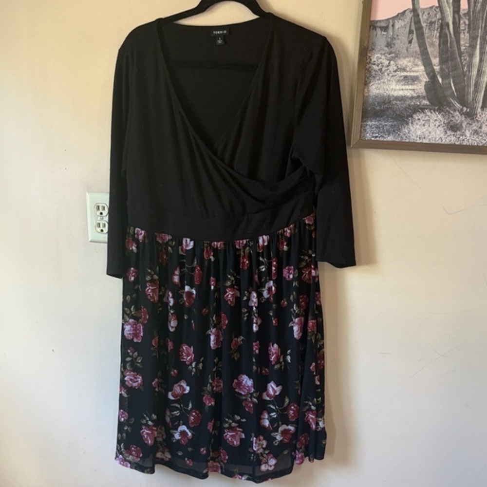 ❤️FINAL SALE❤️ Torrid Black Floral Print Crossover Bust Mini Flare Dress Size 1X